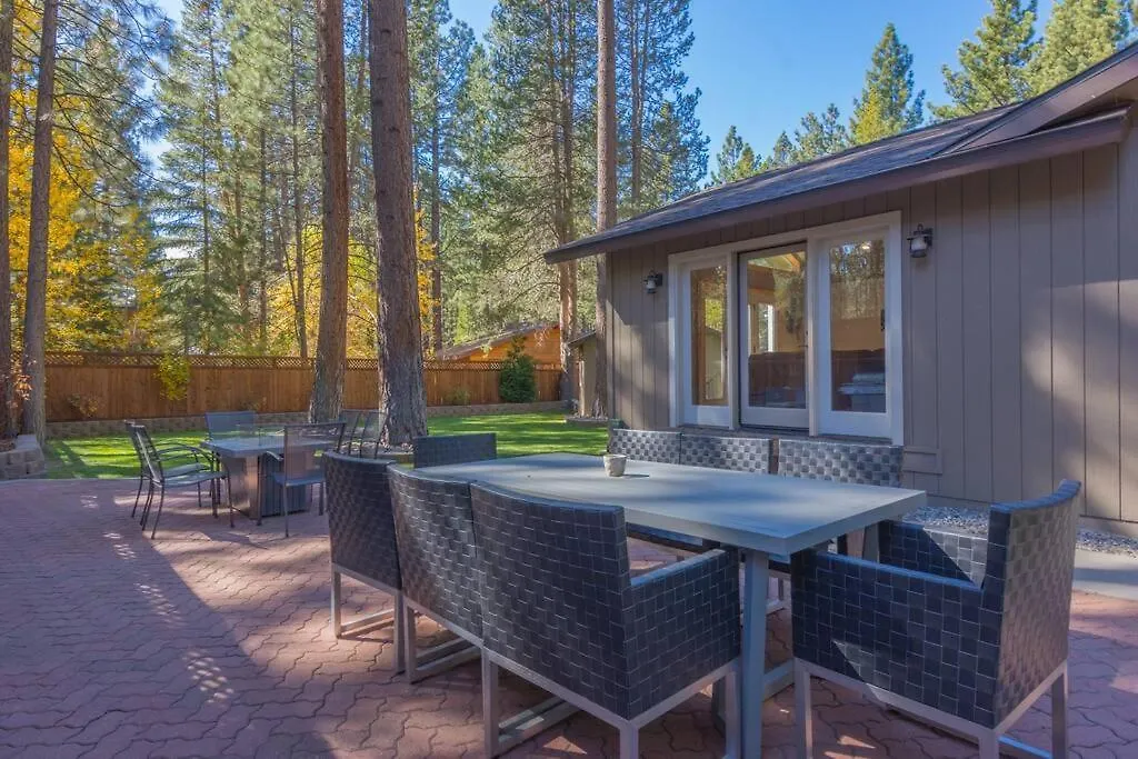 Luxury Single Level, Great Location, Hot Tub, Arcade Villa South Lake Tahoe