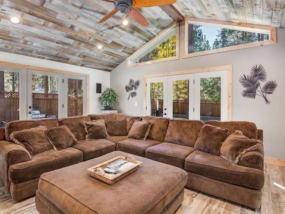 Nyaraló Luxury Single Level, Great Location, Hot Tub, Arcade Villa South Lake Tahoe