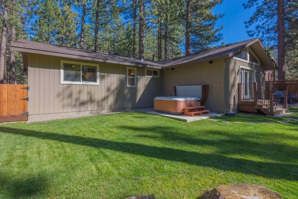 Luxury Single Level, Great Location, Hot Tub, Arcade Villa South Lake Tahoe